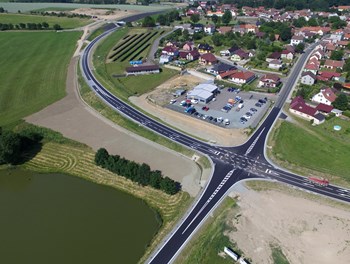 Dokončili jsme obchvat Lukavce, řidičům usnadní cestu k dálnici a zklidní dopravu v obci - CZ