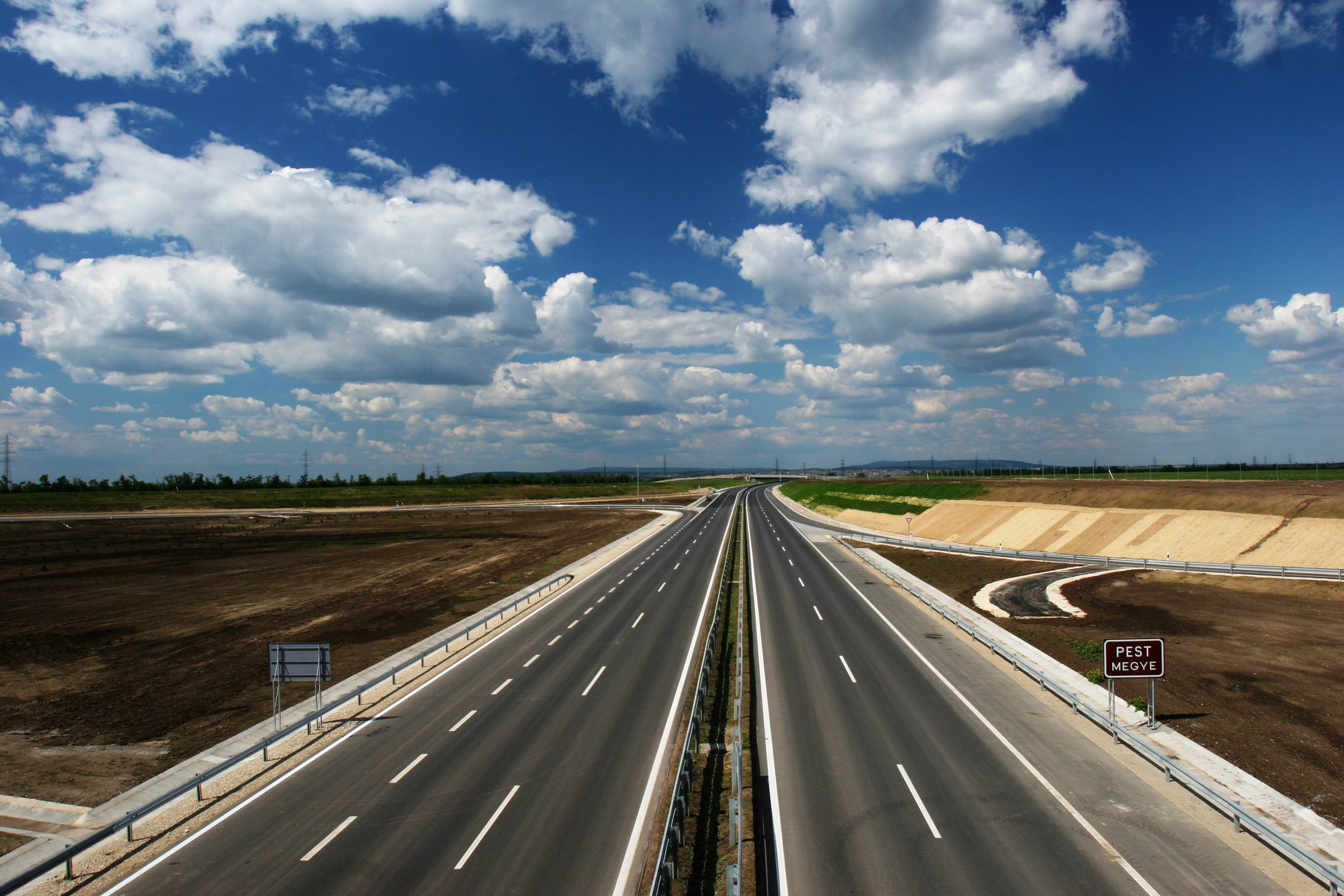 M6 autópálya  - Wegen- en bruggenbouw